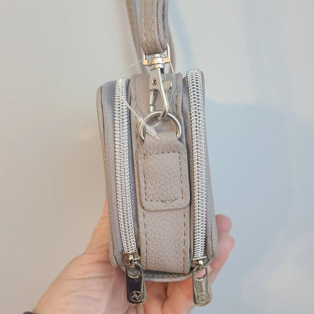 Adrienne Vittadini Studio Phone Charging RFID Wallet Crossbody Grey w/Cord Z NWT